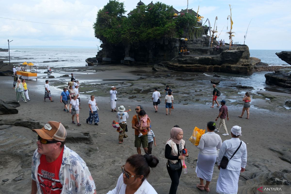 Destinasi Wisata Indonesia 2025: Pariwisata Digital, Desa Wisata, dan Tantangan Over-Tourism